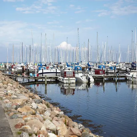 公寓 5 Person In *