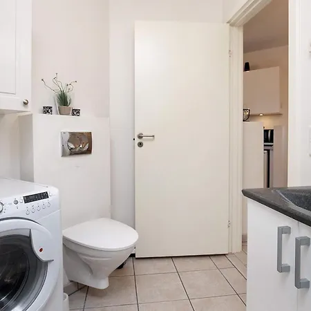 5 Person In Appartement *